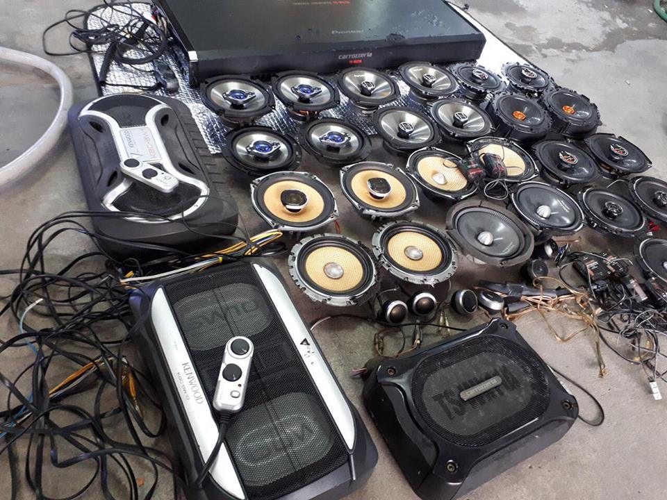 Bán loa Sub ô tô bãi