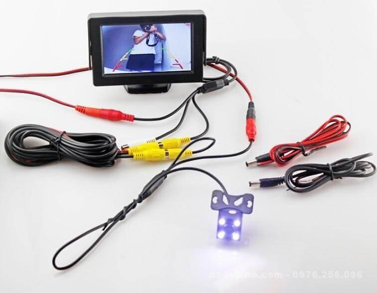 Camera lùi ô tô tích hợp màn hình taplo
